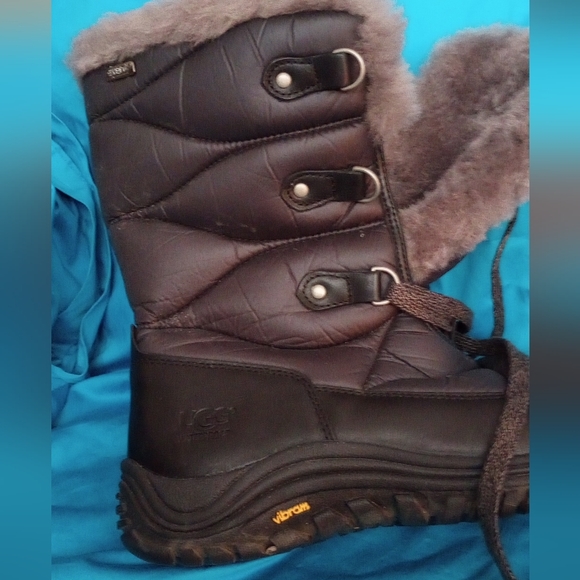 UGG Lorien boots size 10 - Picture 7 of 9